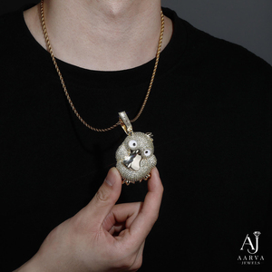 จี้รูปนกฮูกการ์ตูนชุบทองประดับเพชรโมอิสซาไนต์ AARVA JEWELS สไตล์ฮิปฮอป งานฝังเพชรแบบไมโครเพฟ ดีไซน์น่ารักสำหรับทุกเพศ เหมาะสำหรับใส่ไปงานปาร์ตี้ - Product Image 1