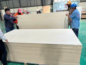 ไม้อัดป็อปลาร์คุณภาพสูง หนา 12-15-18-21 มม. สำหรับใช้งานภายในอาคาร ผิวเรียบ กันน้ำ กันลื่น จากโรงงานเวียดนาม - Product Image 4