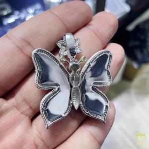 Collier papillon de créateur avec détail en pierre arc-en-ciel et sertissage en diamant moissanite - Product Image 6