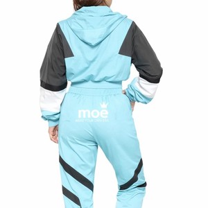 Conjunto Deportivo Moderno con Franjas Reflectantes Personalizadas, Chaqueta con Cierre de Cremallera 100% Poliéster, Pantalón de Nailon, Traje Deportivo Impermeable y Cortavientos - Product Image 4