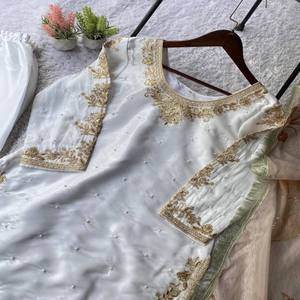 Ensemble de costume palazzo en soie VASTRA COTTAGE avec travail de perles et de sequins, Kurti taille unique, palazzo imprimé, dupatta en organza - Product Image 2