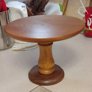 Support à gâteau élégant en bois avec base robuste, parfait pour la décoration de table de desserts lors d'anniversaires, mariages et célébrations. - Product Image 5