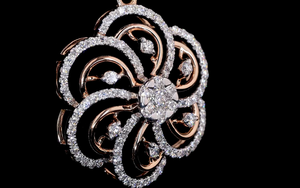 Pendentif de luxe en forme de fleur avec diamant rond brillant cultivé en laboratoire |   Parfait pour les cadeaux, les fêtes, les mariages et les événements spéciaux - Product Image 4