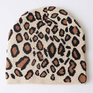 Gorros de punto jacquard acrílicos unisex con logotipo personalizado disponibles a bajo precio - Product Image 5