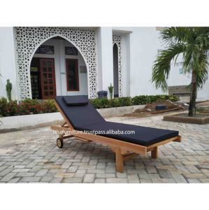 Tumbona moderna ajustable para la cabeza, cojín negro resistente al agua de madera de teca sólida, portátil para jardín, patio al aire libre inspirado - Product Image 3