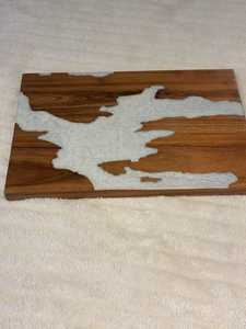 Planche à découper artisanale haut de gamme en bois et résine époxy, élégante et artistique, pour viande, légumes, fruits, fromages, cuisine - Product Image 6