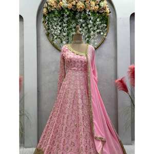 Robe trapèze XL pour soirée en tissu mousseline avec broderies et sequins - Product Image 4