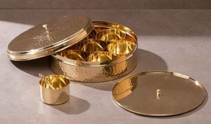 Boîte à épices ronde en acier inoxydable doré avec 7 bols et cuillère - Product Image 2
