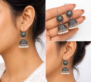 Pendientes Jhumka de Labradorita al por Mayor |   Pendientes de Plata Oxidada con Perlas |   Fabricante de Joyería Étnica India Hecha a Mano - Product Image 2