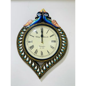 Reloj de Pared Decorativo de Madera Hecho a Mano con Diseño de Pavo Real y Movimiento de Cuarzo - Product Image 3