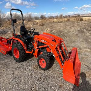 Mini-tracteur Kubota 4x4 diesel avec chargeur et pelle rétrocaveuse standard, haute qualité, vente en gros à prix avantageux - Product Image 4