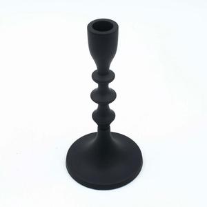 Porte-bougies modernes en métal noir, supports de bougies en aluminium, porte-bougies de luxe uniques faits à la main - Product Image 5