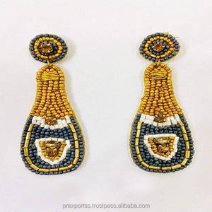 ต่างหูห้อยประดับลูกปัดแก้วลายดอกไม้สไตล์โบฮีเมียนวินเทจสุดหรูจากผู้ส่งออกอินเดียขายดีที่สุด แฟชั่นสำหรับทุกเพศ - Product Image 1