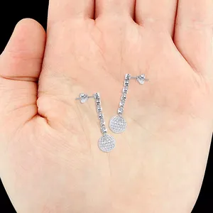 Pendientes Colgantes EtherStar con Diamante Cultivado en Laboratorio de 3.00ct, Corte Baguette, Lujosos, con Cadena de Oro de 18K, Bisel y Bola Pavé, Certificados por IGI - Product Image 5