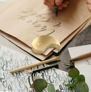 Prensapapeles de latón puro de buena calidad, pieza antigua personalizada al por mayor para uso en escritorios escolares y de biblioteca a precio económico. - Product Image 1