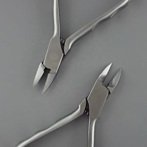Pince à cuticules ronde, ciseaux de manucure, coupe-cuticules, éliminateur de peaux mortes, pince à ongles en acier inoxydable pour pédicure - Product Image 1