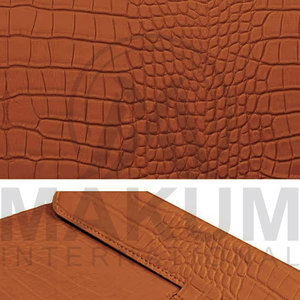 Housse pour ordinateur portable en cuir texturé crocodile marron pour ordinateurs portables de 13 à 15 pouces - Product Image 5