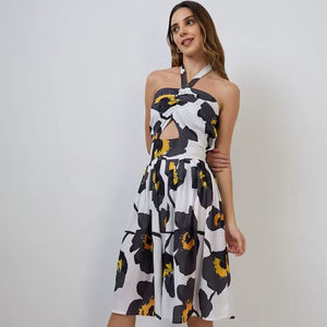 เดรสทรงเอไลน์สีดำลายทรอปิคอล ผ้าจอร์เจตต์ ทรงวี คอวี แขนกุด ความยาวปานกลาง ชายกระโปรงบาน สำหรับผู้หญิง เป็นมิตรต่อสิ่งแวดล้อม - Product Image 1