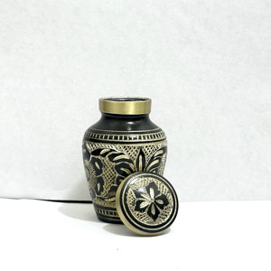 Urna Funeraria de Aluminio Hecha a Mano, Estilo Americano, Pequeña, para Cenizas de Mascotas y Humanos, 3 Pulgadas, Diseños Personalizables, Proveedor Mayorista - Product Image 3