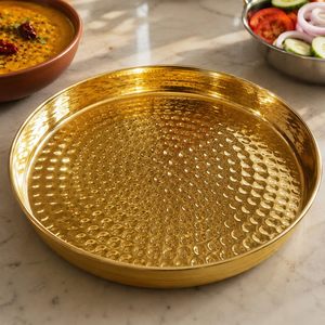 Plateau de service Thali en laiton pur martelé, fait main, écologique, de luxe, multi-usage, pour Pooja, plateau traditionnel poli pour la maison et la cuisine - Product Image 1