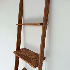 Elegante estantería blanca tipo escalera para relojes, libros, marcos de fotos, decoración del hogar, organizador para sala de estar y dormitorio, venta al por mayor desde India. - Product Image 2
