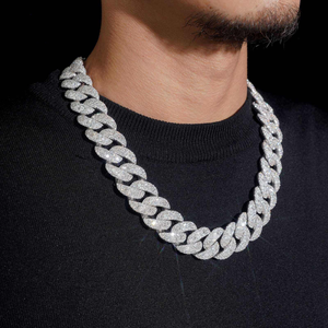 Cadena de eslabones cubanos de moissanita de lujo con engaste pavé de diamantes y diseño hip hop plateado brillante - Product Image 1
