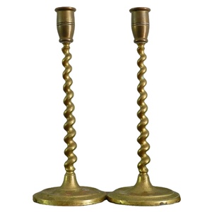 Bougeoir fait à la main de style nordique support de pilier décoratif élégant pour la vaisselle moderne et l'ambiance de décor à la maison confortable - Product Image 1