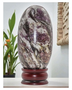 Piedra ovalada de jaspe Picasso Shiva Lingam sobre base dorada, adorno para decoración del hogar y colección. - Product Image 3