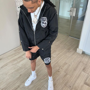 Ensemble coupe-vent à capuche et short orange pour homme, style streetwear, tenue décontractée en polaire, vêtements d'hiver, logo imprimé sur le devant - Product Image 2