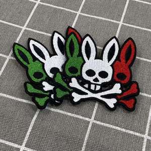 Patch logo personnalisé en PVC et caoutchouc pour vêtements, sacs et accessoires – Patch logo en caoutchouc souple de qualité supérieure avec design personnalisé - Product Image 6
