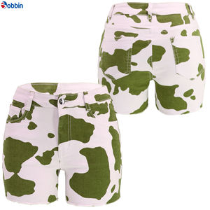 Shorts de mezclilla de moda con estampado de vaca para mujer, shorts de mezclilla de verano para mujer, shorts con estampado animal, transpirables y desgastados. - Product Image 3