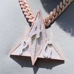 Colgante Piramidal Chapado en Oro Rosa de 14K con Letras P.A.C. y Microincrustaciones de Cristales de Laboratorio, Estilo Vintage Unisex - Product Image 1