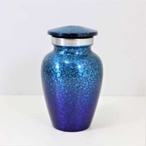 Elegante Urna Conmemorativa de Metal Azul Océano con Detalles Salpicados y Borde Plateado Liso para Cenizas de Cremación - Product Image 1