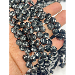 Perles de tourmaline noire naturelle facettées en forme de cœur, taille 6-7 mm environ. Fil de 8 pouces - Product Image 1