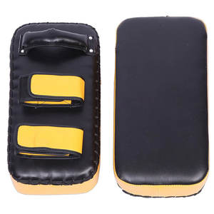 Escudos de Patada Curvos de Cuero Personalizados para Exteriores, Ideales para Muay Thai, MMA, Kickboxing y Entrenamiento de Artes Marciales - Product Image 1