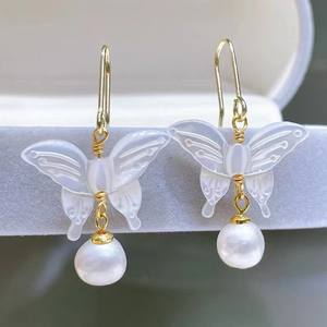Pendientes de Perlas de Agua Dulce de 8 mm con Diseño de Mariposa de Cristal Sintético, para las Pequeñas Hadas, Primer Accesorio - Product Image 2