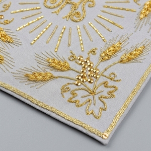 Cáliz Bordado a Mano con Hilo Metálico Dorado IHS, Cubierta Litúrgica Ceremonial de Terciopelo y Satén para Decoración de Altar de Iglesia - Product Image 4