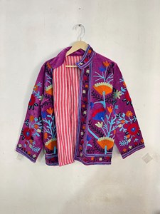 Veste en velours brodée Suzani violette bohème pour femme, style vintage, motif floral, ouverte sur le devant, vêtement ethnique - Product Image 4