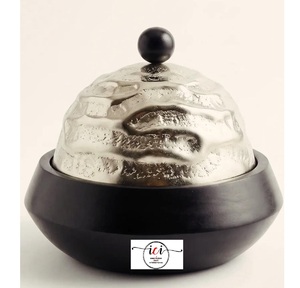 Plateau de service rectangulaire en métal martelé poli argenté massif, écologique et luxueux, avec support pour boîte à serviettes – Nouveauté en stock - Product Image 2