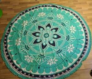 Pareo de playa redondo de viscosa y algodón estampado, fabricado con la parte delantera como pañuelo y la parte trasera como toalla, 2 en 1 - Product Image 1