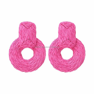 Boucles d'oreilles cloche de bijoux de mode vintage de créateur rose Boucles d'oreilles broderie perlée - Product Image 3