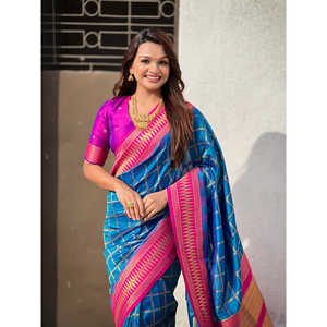 Sari en soie douce bleue à carreaux Elite Weaves avec contraste traditionnel en zari, robe de soirée élégante tissée - Product Image 5