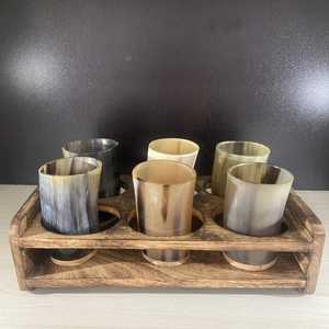 Juego de Copas de Vino con Forma de Cuerno Vikingo Personalizadas: Copas Naturales con Soporte de Madera - Product Image 4