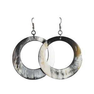 Boucles d'oreilles personnalisées en corne de buffle et de boeuf pour femmes et hommes 100% Boucles d'oreilles pendantes en corne de buffle naturelle - Product Image 1