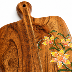 Planche à découper en bois artisanale avec motif floral |   Planche de service multifonctionnelle |   Planche à découper en bois - Product Image 3