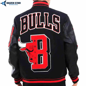 Chaqueta Varsity para Hombre, Negra y Roja, con Mangas de Cuero, Logotipo Bordado, Diseño de Parche, Cuello Camisero, para Otoño - Product Image 4