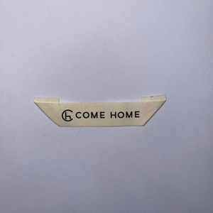 โลโก้ตามสั่งสำหรับเครื่องแต่งกายและเครื่องประดับ | ป้ายรีดด้วยความร้อนที่ทนทานพร้อมรูปทรงที่เป็นเอกลักษณ์เหมาะสำหรับเสื้อแจ็คเก็ตแขนและหมวก - Product Image 1