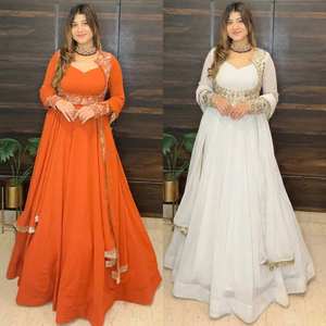 Presentamos el nuevo traje maxi Anarkali de diseño en georgette sintética con múltiples detalles de bordado y trabajo de aguja, en un estilo elegante y moderno. - Product Image 2