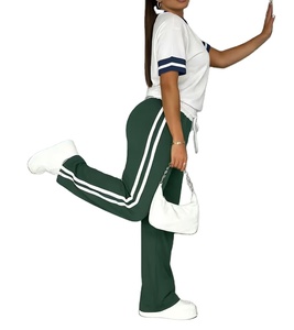 Ensemble décontracté pour femmes en tissu fibreux |   T-shirt à col rond et manches courtes et pantalon long, options multicolores, toutes saisons, détail cordon de serrage - Product Image 3