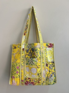Bolso acolchado con asas largas |   Bolso de Mano de Algodón con Estampado Floral |   Bolso Tote Acolchado con Estampado Floral Boho - Product Image 3